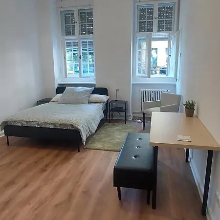 Quiet Room With Private Bathroom In A Local Home